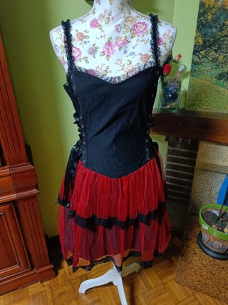 Vestido Alternativo Negro y Rojo