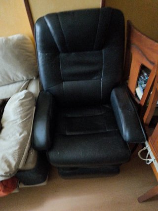 Sillón Negro de Piel Sintética. Sólo recogida