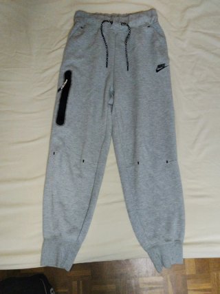 Pantalón Nike Tech Fleece Gris
