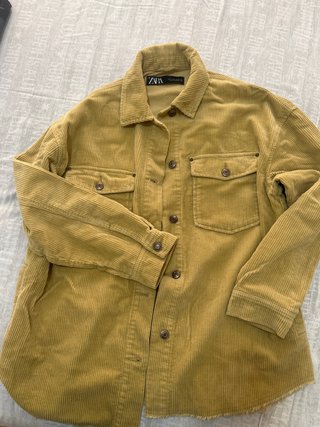 Sobrecamisa de pana amarilla Zara color mostaza