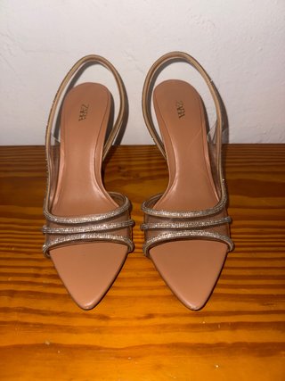 Zapatos de tacón Zara beige