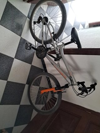 Bicicleta de Montaña con Doble Suspensión