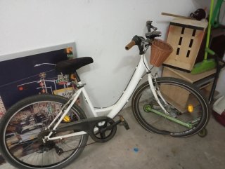 Bicicleta de paseo blanca