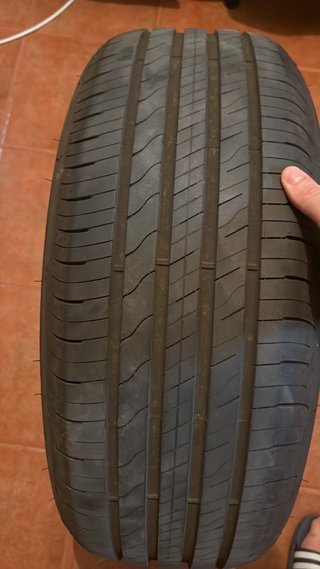 Neumático Goodyear 215/55 R17 98W
