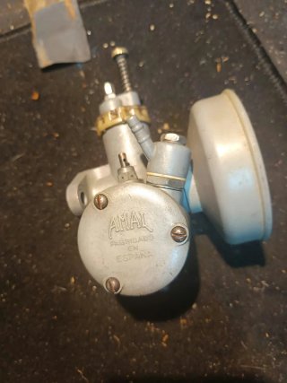 Carburadores Amal 375 y Dellorto VHB25B
