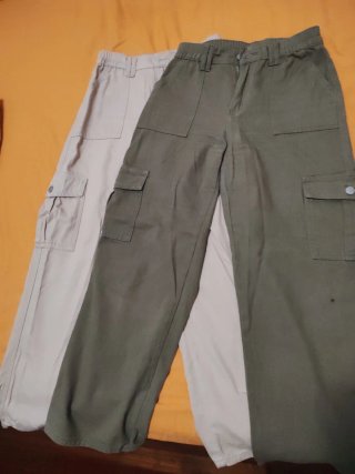 2 Pantalones con bolsillos laterales