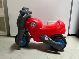 Moto correpasillos infantil roja