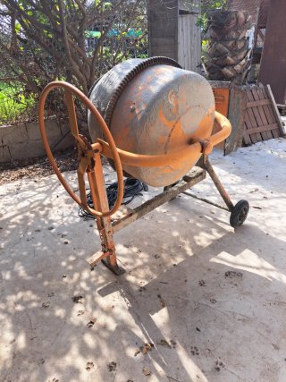 Hormigonera Eléctrica Lince 140L