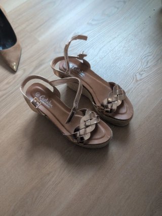 Sandalias de esparto doradas Castalan