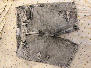 Pantalón corto vaquero gris Bershka
