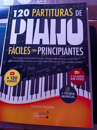 Libro "120 Partituras de Piano - V. Ramírez"