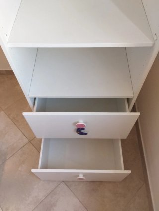 Mueble con cajones blanco