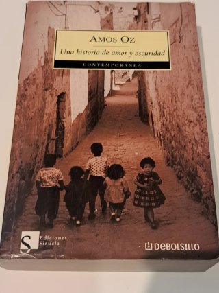 Una historia de amor y oscuridad