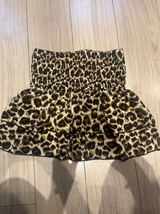 Falda corta con estampado animal