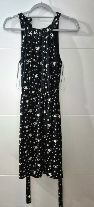 Vestido negro con estampado de estrellas