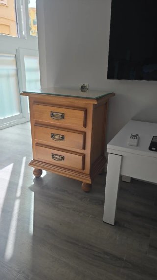 Set de 2 Mesitas de Noche y Sinfonier de Madera