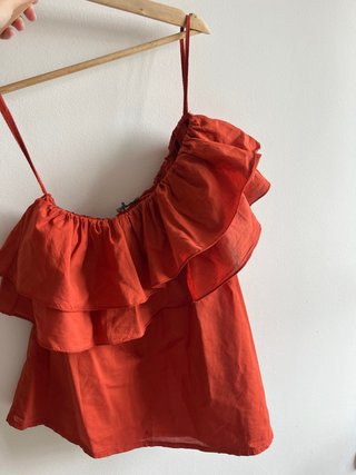 Blusa con volante roja
