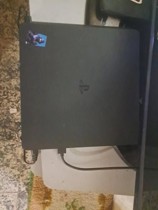 PlayStation 4 (PS4) 1TB