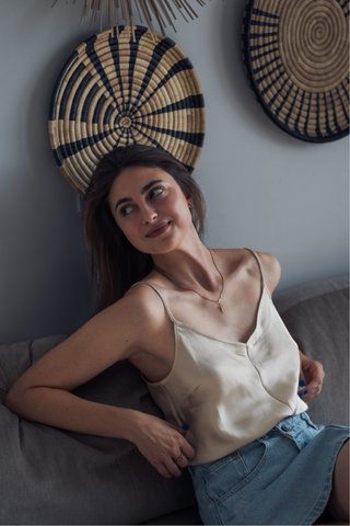 Camiseta sin mangas satén beige H&M