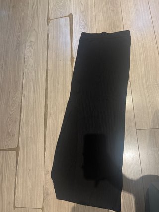 Falda midi negra de punto