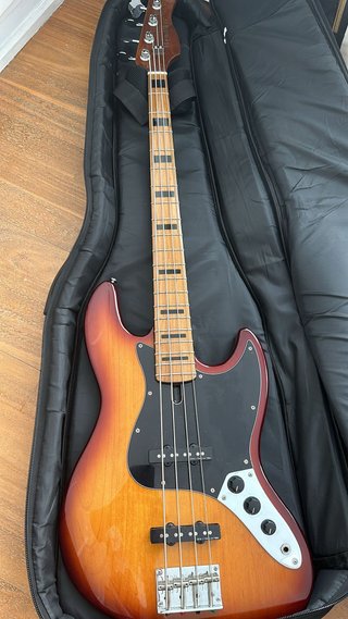 Bajo Marcus Miller + mochila Armour ARM1550
