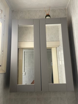 Armario de pared con espejo