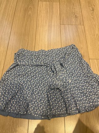 Falda pantalón azul con estampado floral