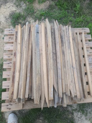 Lote de Estacas de Madera