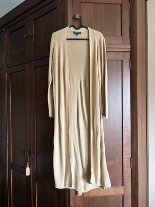 Chaqueta larga de punto beige