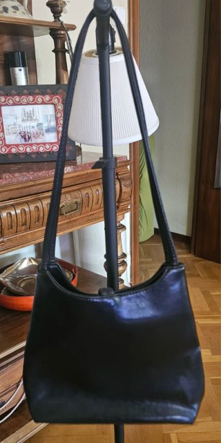 Bolso de hombro negro clásico