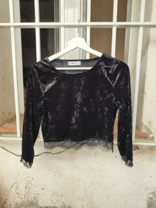Camiseta Negra de Terciopelo F&B Sister