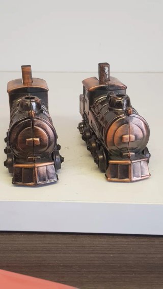 Set di 2 accendini con design vintage a forma di treno