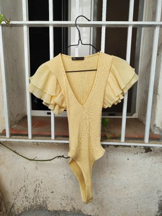 Body Zara Amarillo Talla M