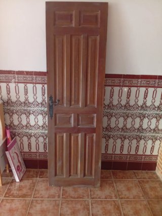 Puerta de madera clásica