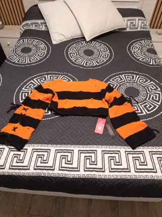 Jersey corto de rayas naranja y negro