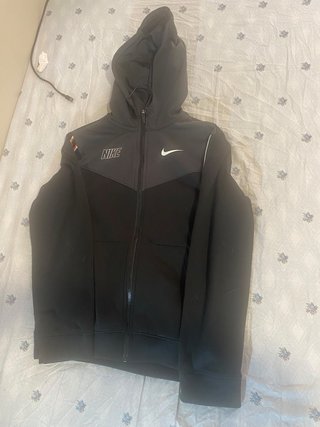 Chaqueta con capucha Nike negra