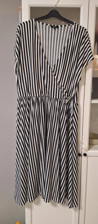 Vestido Midi Rayas Blancas y Negras