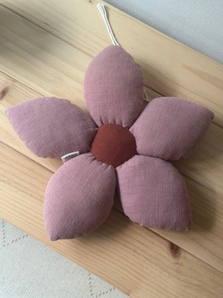 Cojín Decorativo Artesanal en Forma de Flor