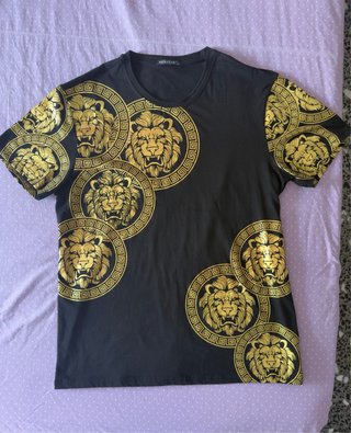 Camiseta Negra y Dorada MEN STAR