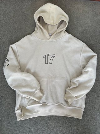 Sudadera beige '17' talla S con capucha