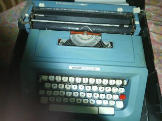 Máquina de escribir Olivetti Studio 46