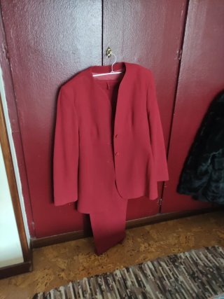 Traje de Pantalón Burdeos