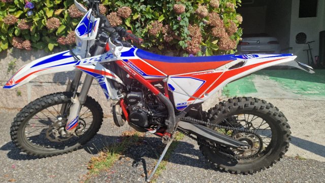 Moto Enduro Beta 300 (2022)