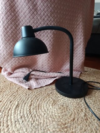 Lámpara de escritorio Ikea Skurup.
