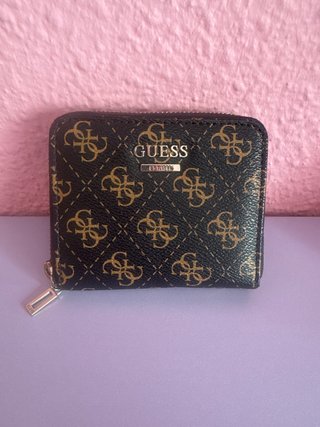 Cartera pequeña Guess