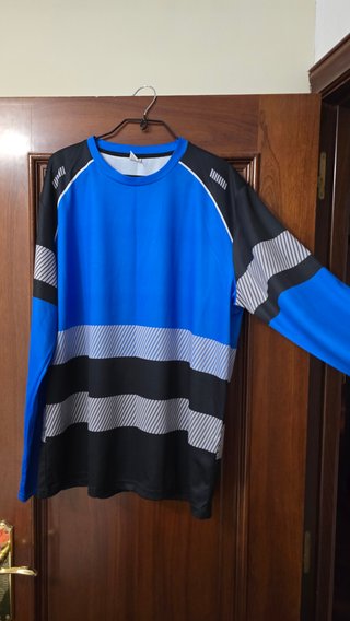 Camiseta Manga Larga Azul y Negra Talla L