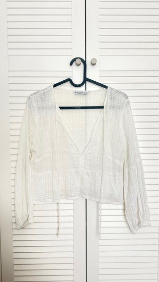 Blusa Blanca de Stradivarius.