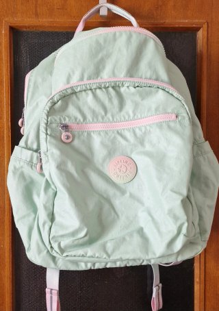 Mochila Kipling Seoul BTS como nueva