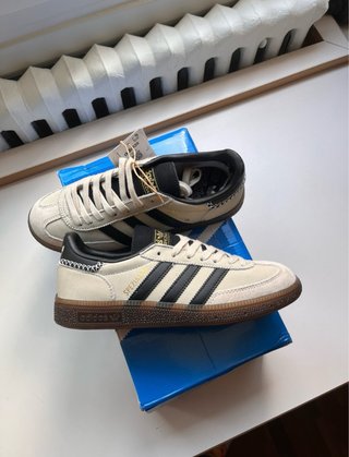 Zapatillas Adidas Spezial Beige y Negras