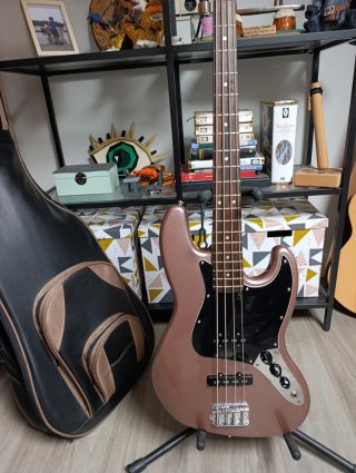 Bajo Fender Squier Jazz Bass